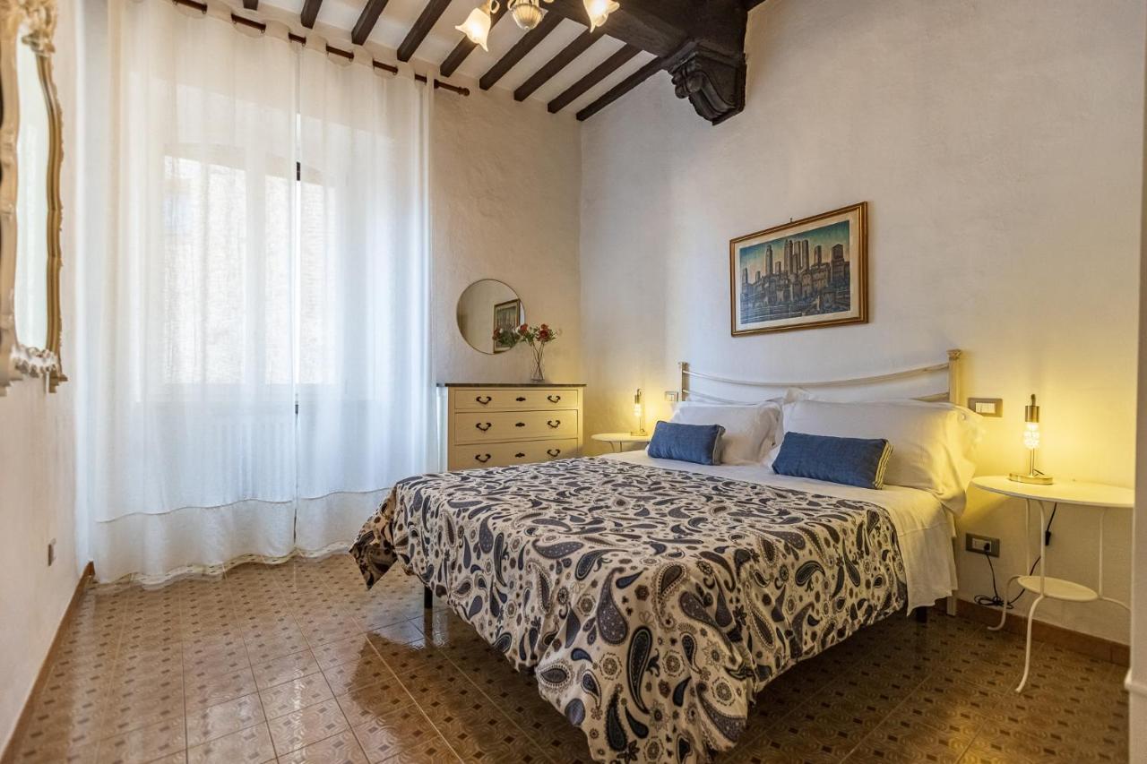 Appartamenti Panoramici Piazza delle Erbe San Gimignano Esterno foto
